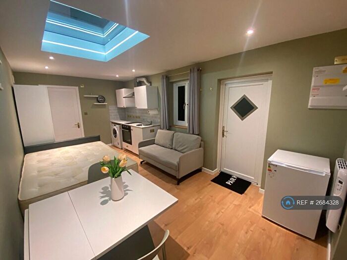 Studio To Rent In Tamworth Lane, Mitcham, CR4