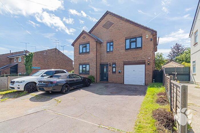 4 Bedroom Detached House For Sale In Clay Hill Road, Basildon, SS16
