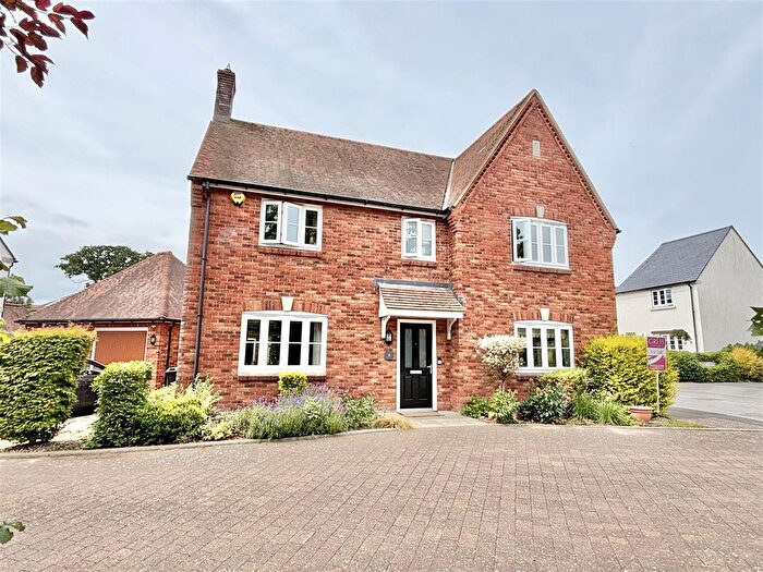 4 Bedroom Detached House For Sale In Kingfisher Drive, Upton, Poole, BH16