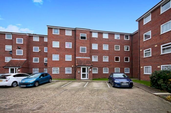 3 Bedroom Flat To Rent In Huxley Close, Northolt, UB5