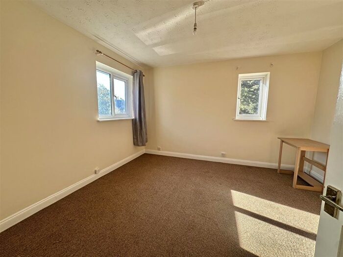 1 Bedroom End Of Terrace House For Sale In Muncaster Gardens, Northampton, NN4