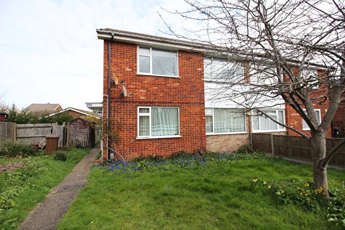2 Bedroom Maisonette For Sale In Larkspur Way, West Ewell, KT19