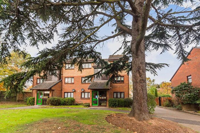 1 Bedroom Flat To Rent In Alders Close, Aldersbrook, London, E11