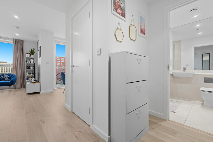 1 Bedroom Flat For Sale In Falconbrook Gardens, Canning Town, E16