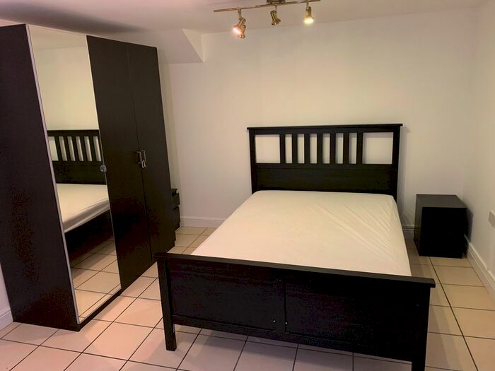1 Bedroom Flat To Rent In Shrubbery Road, London, SW16
