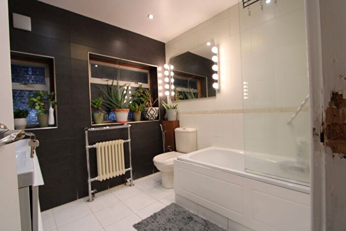 5 Bedroom End Of Terrace House To Rent In Southwood Drive, Surbiton, KT5