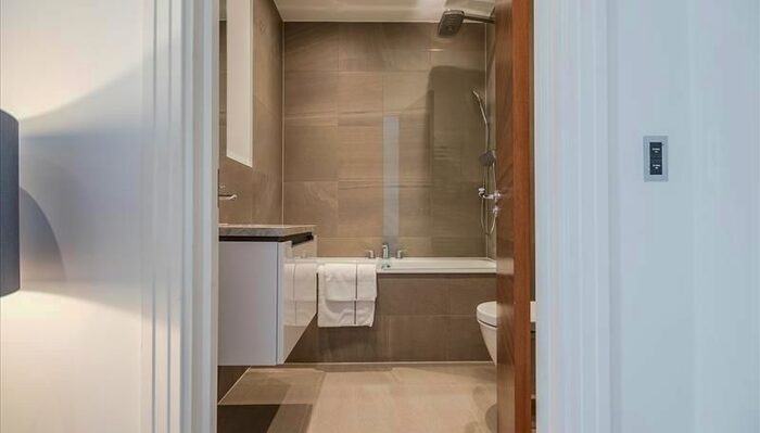 3 Bedroom Flat To Rent In Rainville Road, London, W6