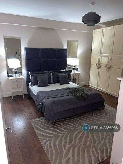 2 Bedroom Flat To Rent In Lower Road, Surrey, CR8