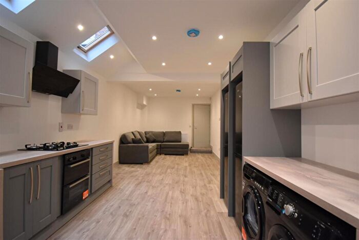 6 Bedroom Terraced House To Rent In Tiverton Road Birmingham, B29