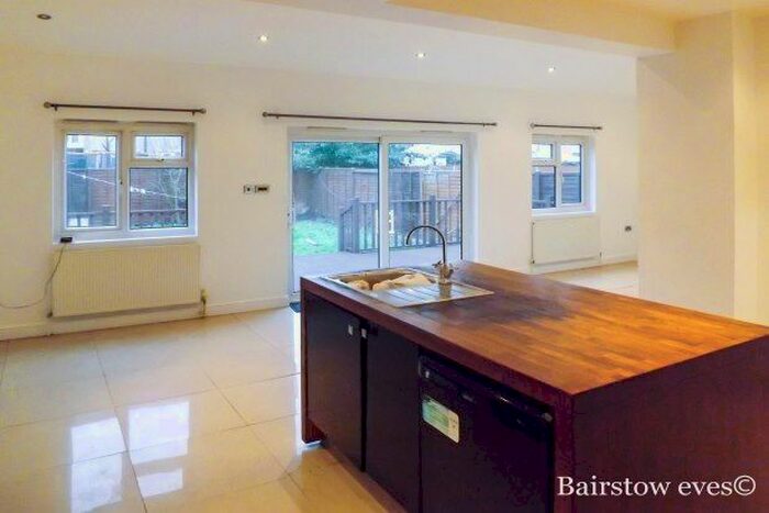 4 Bedroom Property To Rent In Boundary Road, London, E17