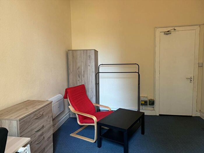 Studio To Rent In Queens Drive, Queens Park, G42