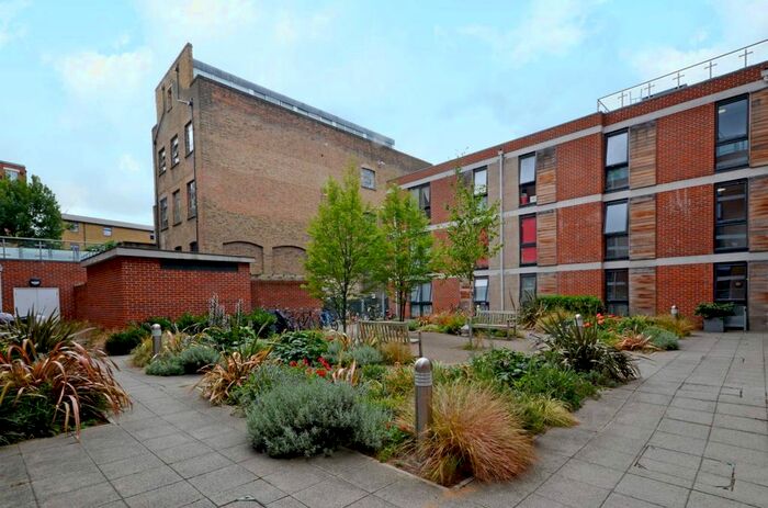 Studio To Rent In Carillon Court, Shoreditch, London, E1