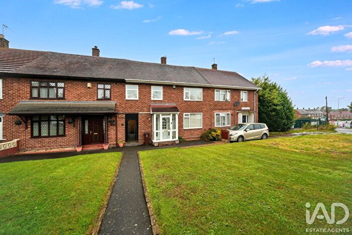 3 Bedroom Terraced House For Sale In Collingwood Road, Wolverhampton, WV10