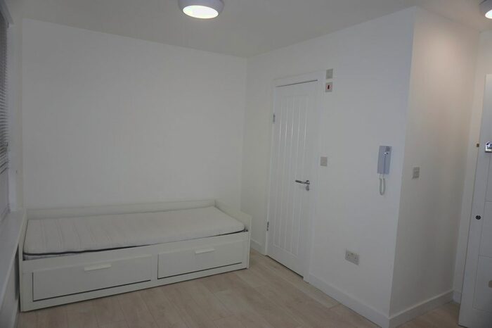 1 Bedroom Studio To Rent In Waverley Gardens, London, NW10