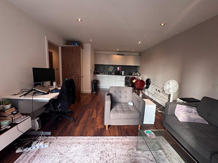 1 Bedroom Flat To Rent In Wilburn Basin, Ordsall Lane, Manchester, Greater Manchester, [Ref: KhpLlt], M5