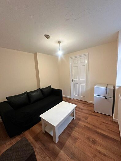 2 Bedroom Apartment To Rent In Flat, - Dumfries Street, Luton, LU1