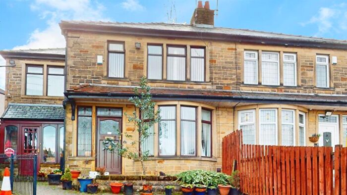 4 Bedroom Semi Detached House For Sale In Ashtree Grove, Bradford, BD7