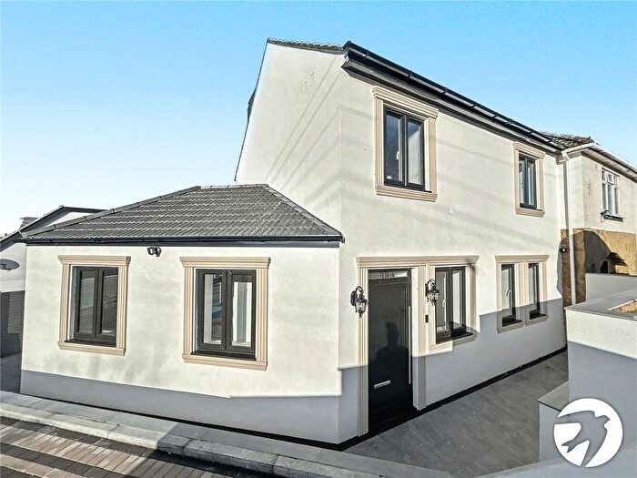 3 Bedroom End Of Terrace House For Sale In Mount Culver Avenue, Sidcup, Kent, DA14