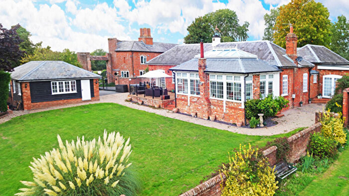 5 Bedroom Country House For Sale In Lyne Estate, Capel, Dorking, Surrey, RH5