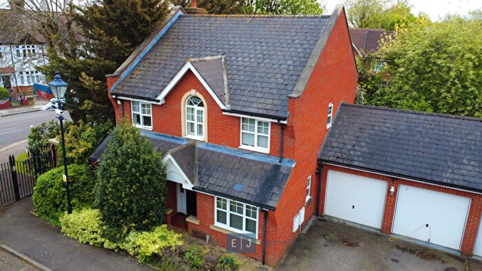 4 Bedroom Detached House For Sale In Amber Lane, Ilford, IG6