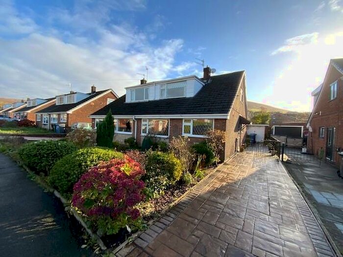 4 Bedroom House To Rent In Buckton Vale Road, Stalybridge, Cheshire, SK15