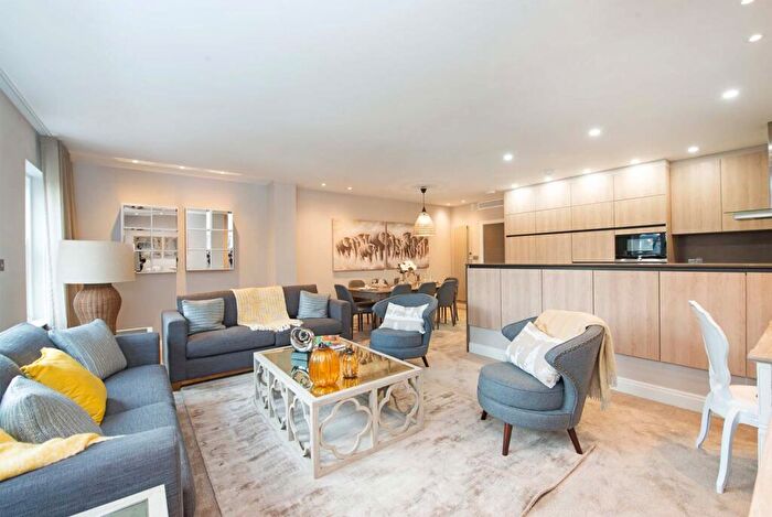 3 Bedroom Flat To Rent In Lyndhurst Lodge, Lyndhurst Road, NW3