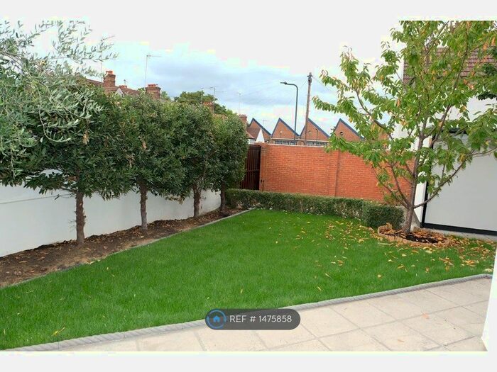 Studio To Rent In Coles Green Road, London, NW2