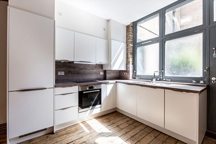 2 Bedroom Flat To Rent In London Lane, London, E8