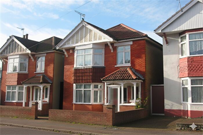 5 Bedroom House To Rent In Bedroom Detached House In Bournemouth, BH9