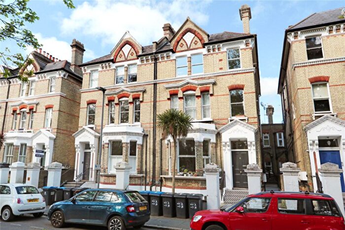 2 Bedroom Flat For Sale In St. Andrew's Square, Surbiton, KT6