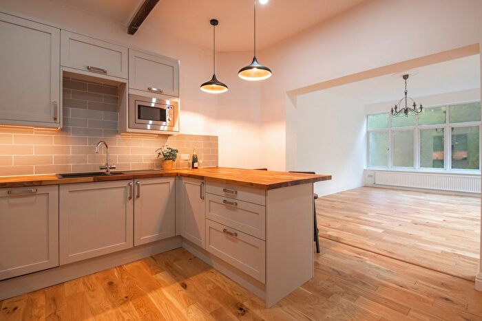 2 Bedroom Flat To Rent In Carlton Road, Godstone, RH9