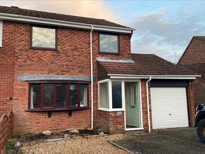 3 Bedroom Semi-Detached House To Rent In Winters Close, Holbury, SO45