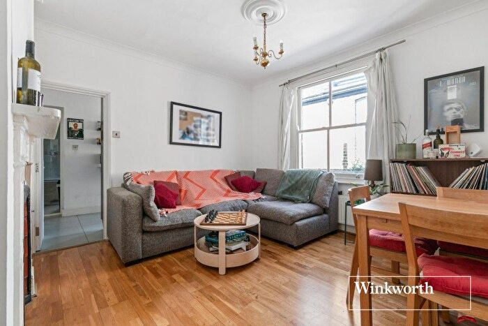 2 Bedroom Flat To Rent In Ambergate Street, London, SE17