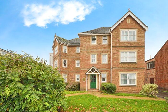 2 Bedroom Flat For Sale In Flat, St Nicholas Court, Kingston Upon Thames, KT1