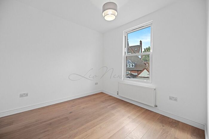 2 Bedroom Flat To Rent In Upper Richmond Road, London, SW15