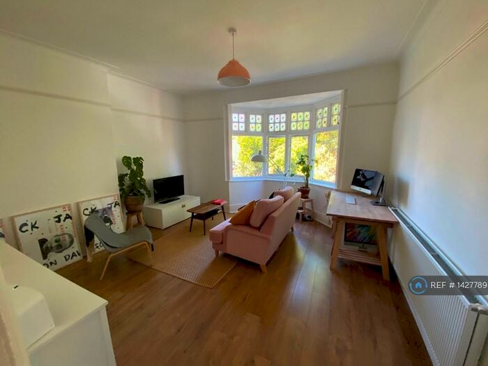 1 Bedroom Flat To Rent In Normanton Road, South Croydon, CR2