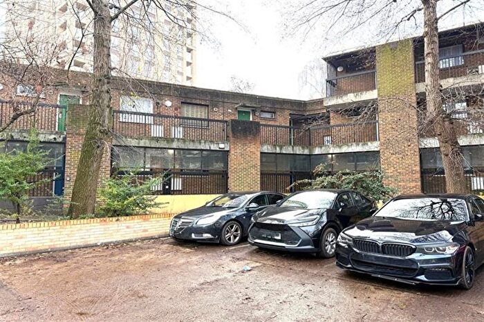 1 Bedroom Flat To Rent In Hardwicke House, Tower Hamlets, E3