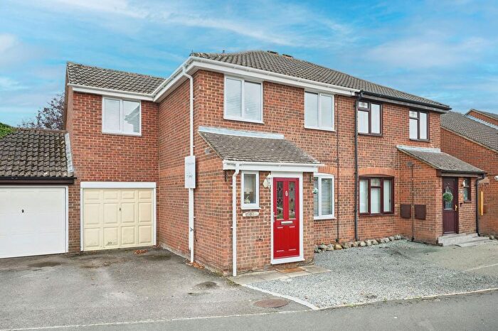 3 Bedroom Semi-Detached House For Sale In Manston Close, Bicester, OX26