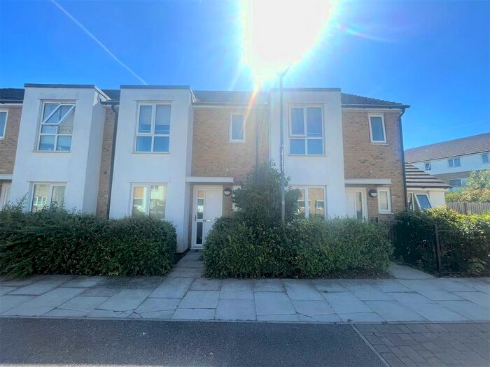 3 Bedroom Town House To Rent In Four Seasons Terrace, West Drayton, UB7