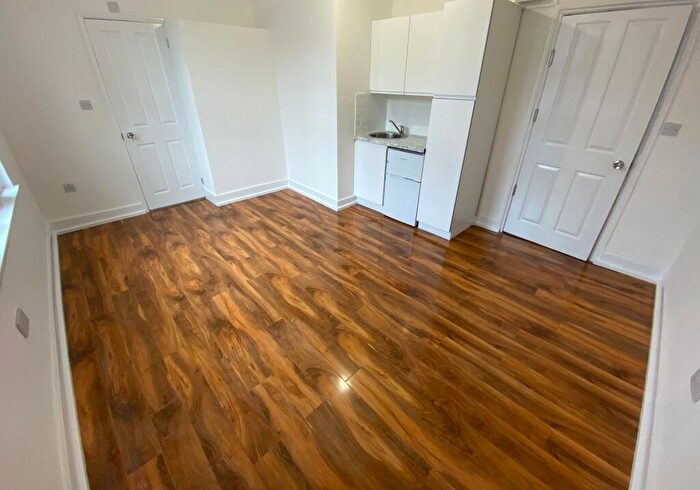 Studio To Rent In Room Hoe Street, E17