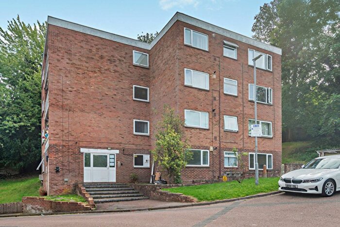 2 Bedroom Flat For Sale In Bonnick Close, Luton, LU1