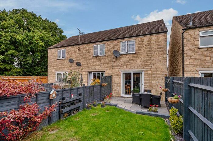 2 Bedroom End Of Terrace House For Sale In Avocet Way, Bicester, OX26