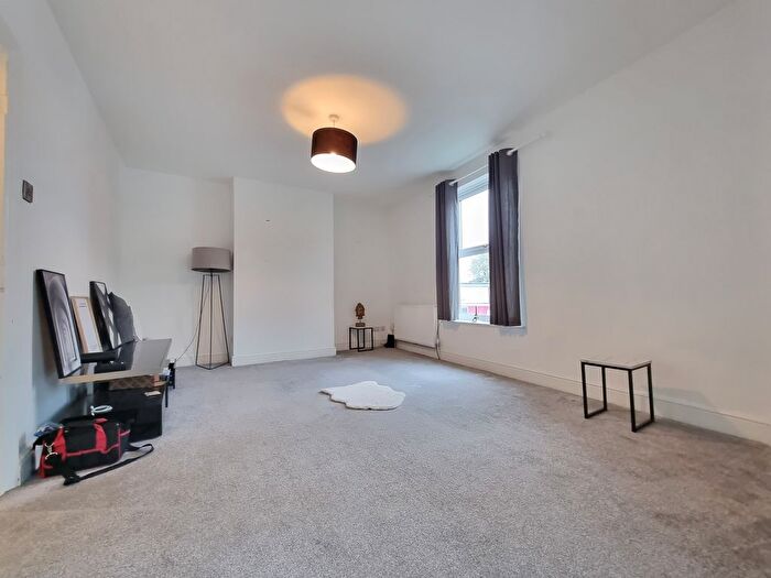 2 Bedroom Maisonette To Rent In Chesterfield Road, Sheffield, S8