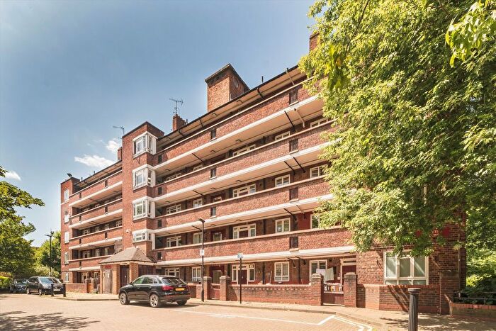2 Bedroom Flat To Rent In White City Estate, Shepherds Bush, W12