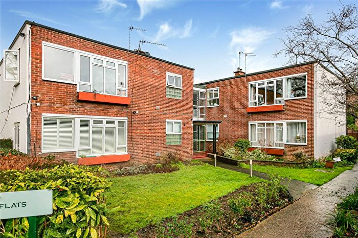 3 Bedroom Flat For Sale In Constance Road, Twickenham, TW2