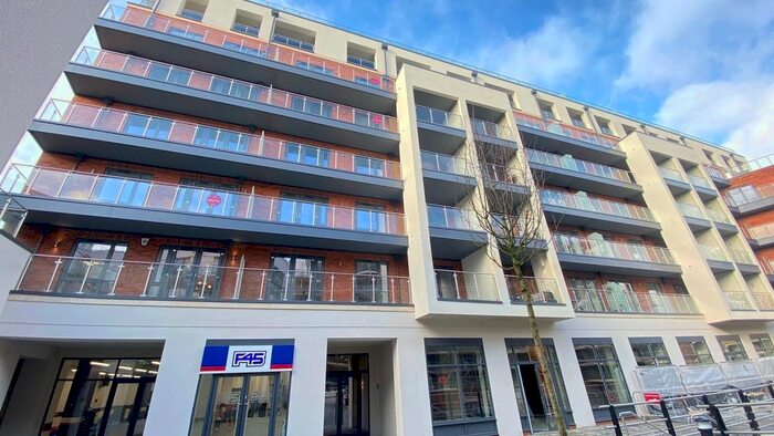 2 Bedroom Flat To Rent In The Colonnade, Maidenhead, SL6