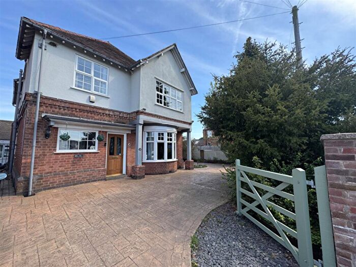 4 Bedroom Detached House For Sale In Lutterworth Road, Blaby, Leicester, LE8