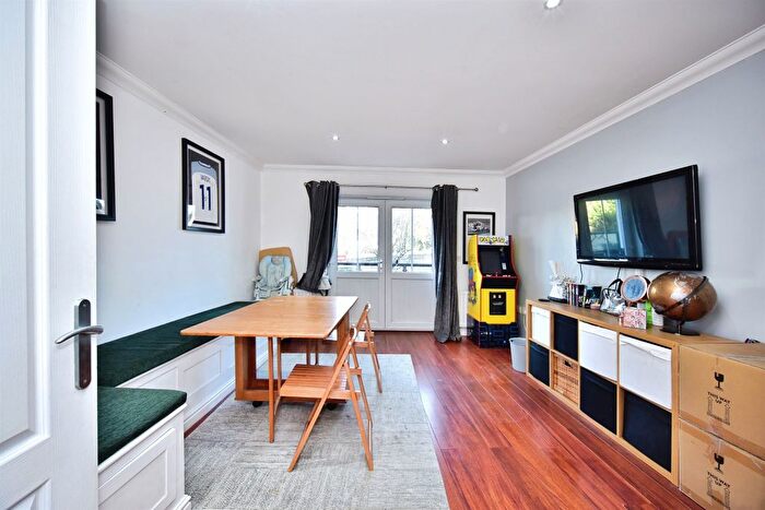 3 Bedroom Property For Sale In Medway Court, Aylesford, ME20