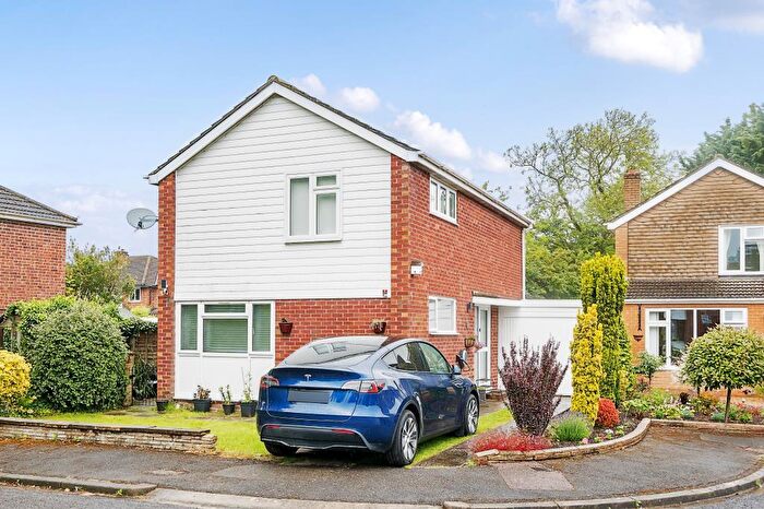 3 Bedroom Detached House To Rent In Ewin Close, Marston, OX3