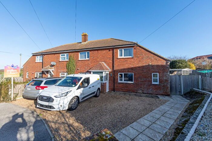 3 Bedroom Semi Detached House For Sale In Foxborough Close, Woodnesborough, Sandwich, Kent, CT13